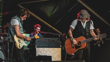 img-title Dituduh Plagiat, Johnny Depp & Jeff Beck Gugat Balik Seorang Profesor