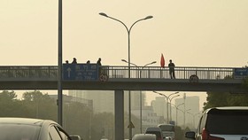 Manusia Jembatan China, Sang Pemicu Revolusi Toilet Tolak Xi Jinping