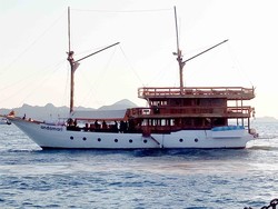 Alasan Kenapa Kamu Harus Naik Kapal Pinisi Saat Liburan di Labuan Bajo