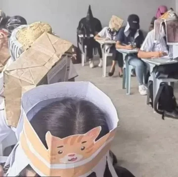 img-title Viral Mahasiswa di Filipina Pakai Topi 'Anti Nyontek' Saat Ujian, Buat Desain Beragam yang Unik!