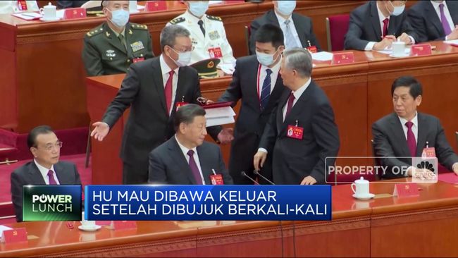 Mantan Presiden China Hu Jintao Dibawa Keluar Dari Kongres