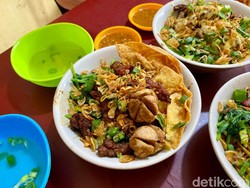 Mie Ayam Sapi Pedes Sedep: Mulur Gurih! Mie Ayam Topping Daging Sapi yang Viral