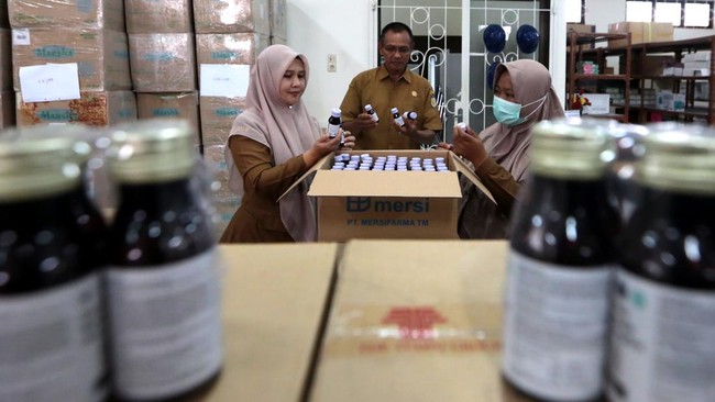 DPR meminta semua pihak yang terlibat alam kasus gagal ginjal akut harus diberantas ditindak secara pidana dan perdata.