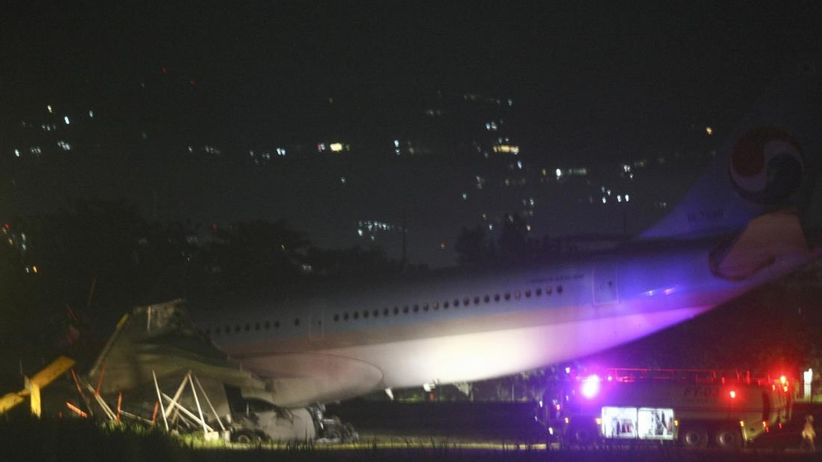 FOTO: Momen Pesawat Korean Air Tergelincir di Bandara Cebu Filipina