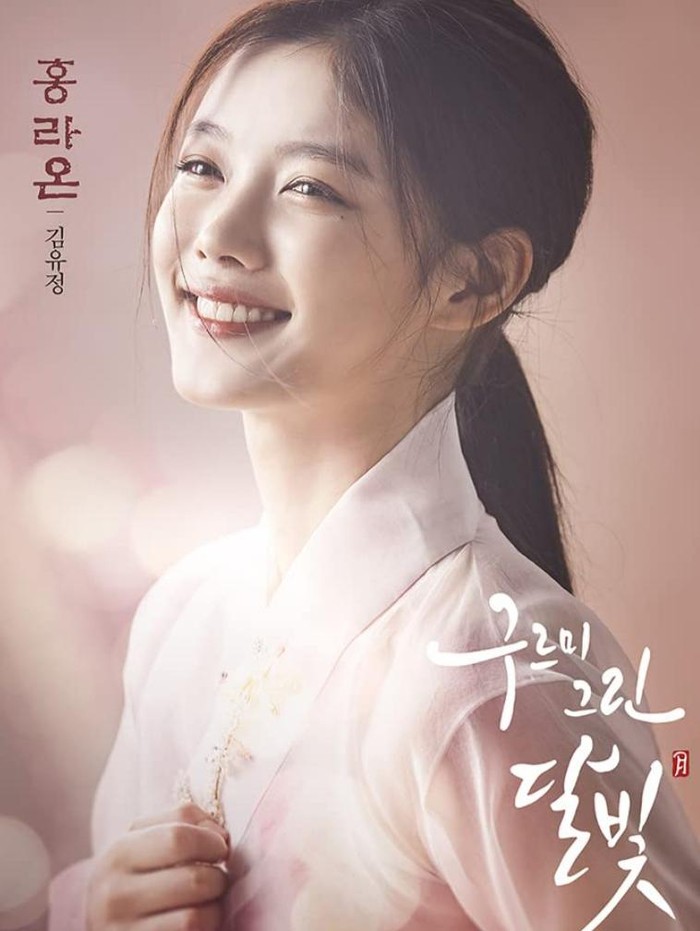 Popularitas Kim Yoo Jung semakin meningkat berkat peran utamanya dalam K-drama Love In The Moonlight. Ia berhasil meraih 4 penghargaan dalam 3 Award berbeda/Foto: imdb.com
