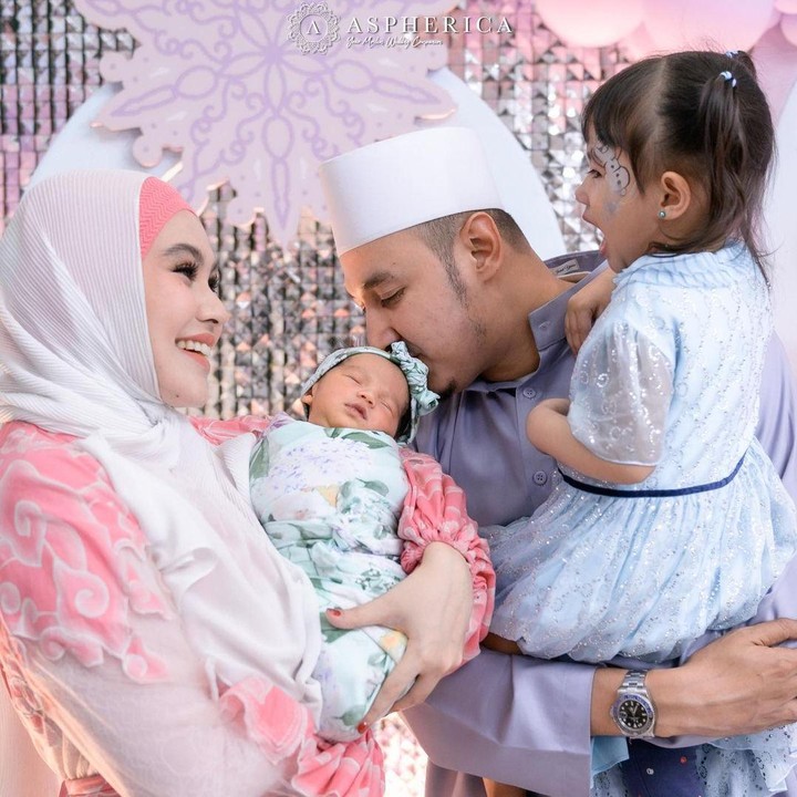 <p>Dekorasi acara yang cantik juga tak kalah menarik, Bunda. Kartika dan Habib Usman memilih dekorasi balon-balon dengan warna merah muda, ungu, dan biru pastel. (Foto: Instagram: @kartikaputriworld)</p>