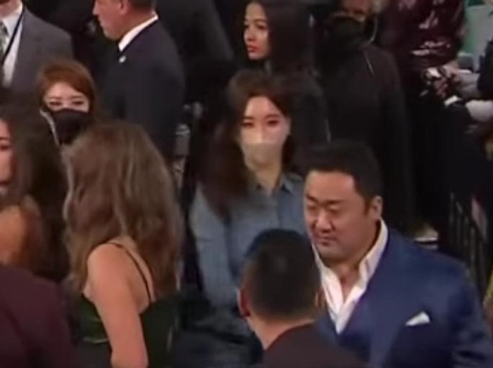 Saat premiere film Eternals di Los Angeles pada Oktober 2021 lalu, Ma Dong Seok menggandeng Ye Jung Hwa. Ma Dong Seok pun mengenalkan Ye Jung Hwa sebagai tunangannya kepada Angelina Jolie, salah satu lawan mainnya di film Eternals./ Foto: elle