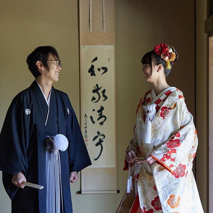 <p>Saat berada di Jepang, Stefi juga menjalani profesi part time sebagai guru bahasa Indonesia. Siapa sangka, di sana ia juga menemukan tambatan hati dan melangkah ke jenjang pernikahan. (Foto: Instagram @sutepiii)<br /><br /><br /></p>