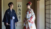 <p>Saat berada di Jepang, Stefi juga menjalani profesi part time sebagai guru bahasa Indonesia. Siapa sangka, di sana ia juga menemukan tambatan hati dan melangkah ke jenjang pernikahan. (Foto: Instagram @sutepiii)<br /><br /><br /></p>