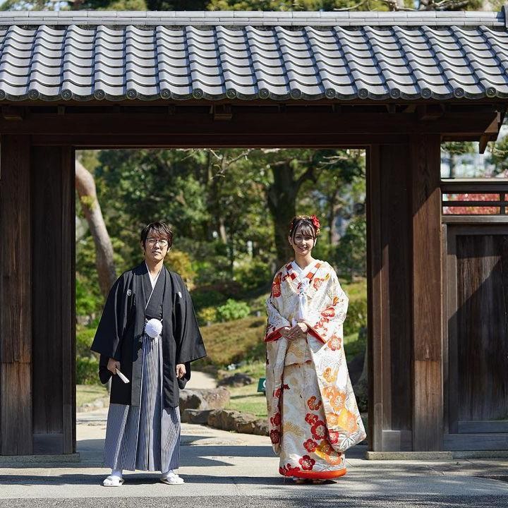 <p>Stefi menikah dengan Daisuke, pria Jepang yang berhasil mencuri hatinya. Mengutip dari <em>detikcom,</em> sang suami merupakan seorang pekerja kantoran biasa. (Foto: Instagram @sutepiii)<br /><br /><br /></p>