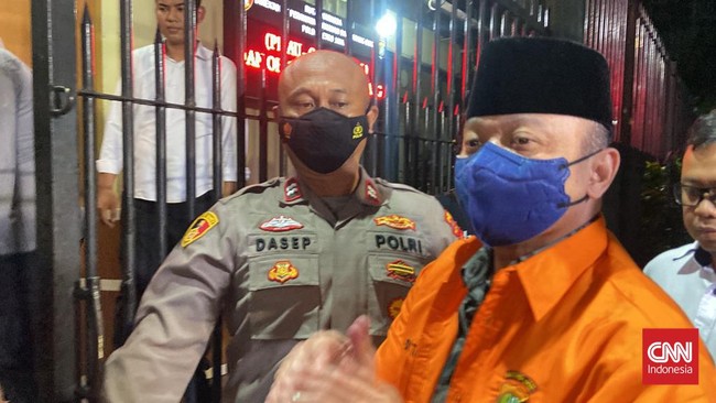 Polda Metro Jaya merespons pengacara Teddy Minahasa, Hotman Paris Hutapea yang menyebut ada beberapa kejanggalan dalam kasus narkoba yang menjerat kliennya.