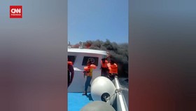 VIDEO: Kapal Cepat Cantika Terbakar, Ratusan Penumpang Panik