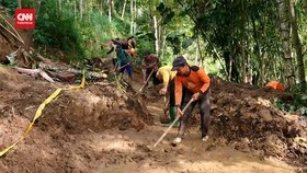 VIDEO: 3 Warga Tulungagung Tewas Tertimbun Longsor Saat Kerja Bakti