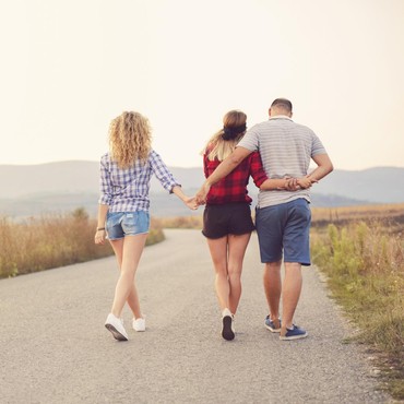 Viral Selebgram Izinkan Suami Tidur dengan Wanita Lain, Alasannya Bikin Kaget