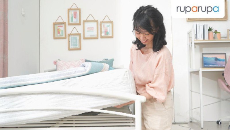 5 Cara Membersihkan Kasur Tua yang Kotor dan Bernoda Kasur yang nyaman, bersih, dan terawat dapat mempengaruhi kualitas tidur. Untuk itu, kebersihan kasur harus dijaga dengan baik.