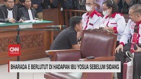 VIDEO: Bharada E Bersimpuh di Hadapan Ibu Yosua