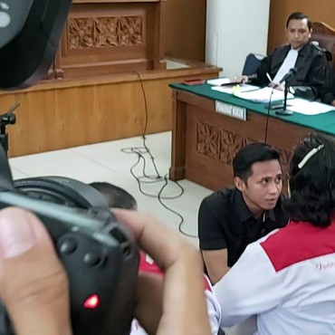 Jalani Sidang, Bharada Eliezer Sungkem ke Orang Tua Brigadir Yosua