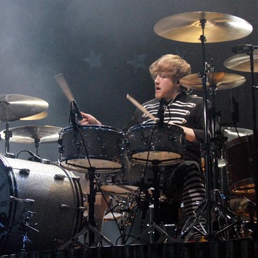 Eks Drummer My Chemical Romance Lelang Seragam Ikonik 'The Black Parade'