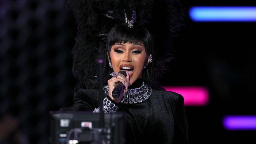 LOS ANGELES, CALIFORNIA - NOVEMBER 21: Host Cardi B speaks onstage during the 2021 American Music Awards at Microsoft Theater on November 21, 2021 in Los Angeles, California. (Photo by Kevin Winter/Getty Images for MRC)