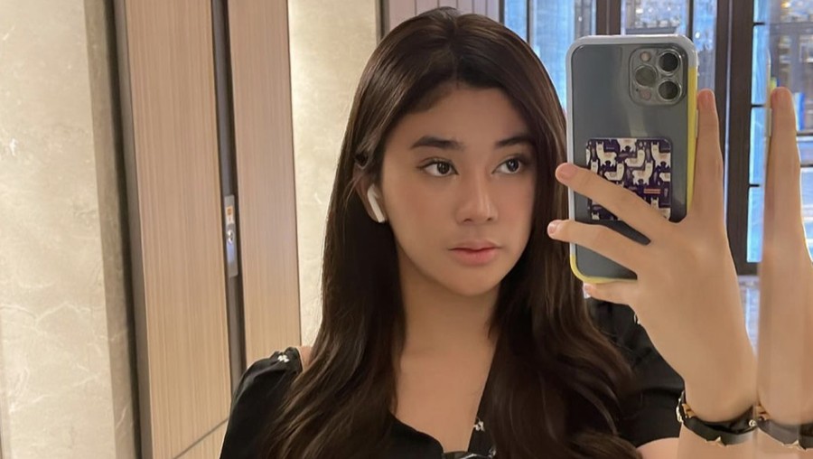 Clara Shinta, Selebgram yang Sering Kulineran dan Santai di Kafe Clara Shinta, Selebgram yang Sering Kulineran dan Santai di Kafe