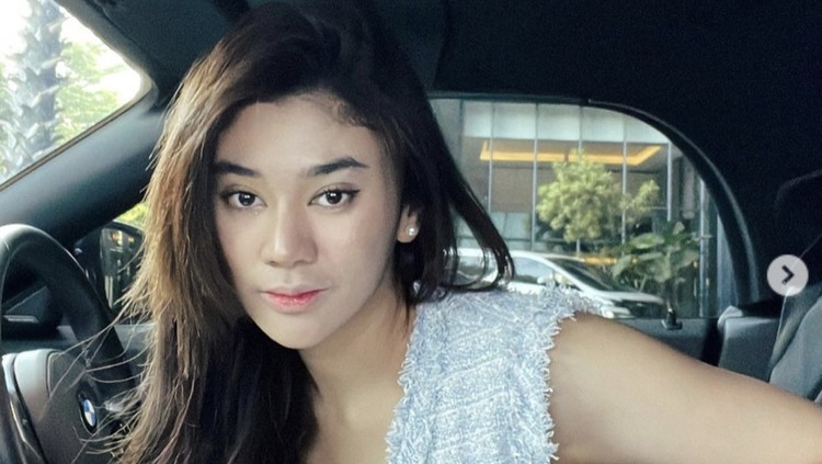 Clara Shinta, Selebgram yang Sering Kulineran dan Santai di Kafe Clara Shinta, Selebgram yang Sering Kulineran dan Santai di Kafe