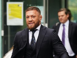 Viral Conor McGregor Pukul Orang di Kelab Malam