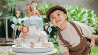 <p>Anak laki-laki tampan ini lahir pada 20 Oktober 2020. Ia merupakan adik dari Nastusha Olivia Alinskie yang sebelumnya lahir pada 2016 lalu. (Foto: Instagram @chelseaoliviaa by @dartjong)</p>