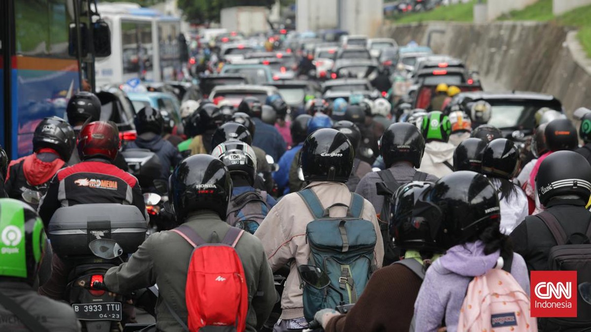 FOTO: Derita Kemacetan Pagi Hari di Cawang
