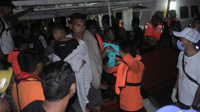 Korban meninggal dunia kebakaran Kapal KM Express Cantika di perairan Naikliu, NTT, bertambah menjadi 18 orang.