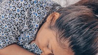 <p>Ini merupakan potret sebelum Evi melahirkan, ia juga meminta doa agar persalinannya bisa berjalan dengan lancar. “Assalamu alaikum teman2 bantu doanya yaa smoga evi lahiran dngan lancar amin.” tulis Evi. (Foto: Instagram @evi_masamba_real/@aryefwahid)</p>
