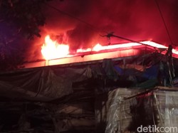Update Kebakaran Gudang Tripleks di Bandung