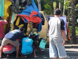 Truk Pakan Ringsek Tabrak Tronton di Temon Kulon Progo