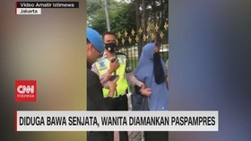 VIDEO: Diduga Bawa Senjata, Wanita Diamankan Paspampres