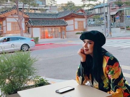 7 Potret Titi DJ Liburan ke Korea Selatan, Dipuji Kece dan Awet Muda