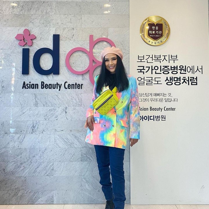 <p>Wanita 56 tahun ini juga terlihat berkonsultasi dengan dokter di Korea, Bunda. Ia mengaku akan menjalani operasi <em>anti-aging</em> di akhir tahun dan awal tahun 2023. (Foto: Instagram: @ti2dj)</p>
