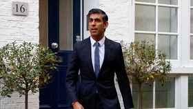 Baru 2 Hari Jadi PM, Rishi Sunak Sudah Dihujani Kritikan