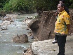 Bantu Korban Banjir Blitar, Sarmuji: Jatim Selatan Perlu Perhatian Khusus