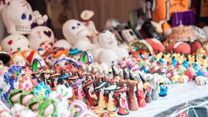 Sejarah Unik Dibalik 5 Permen Klasik Khas Halloween