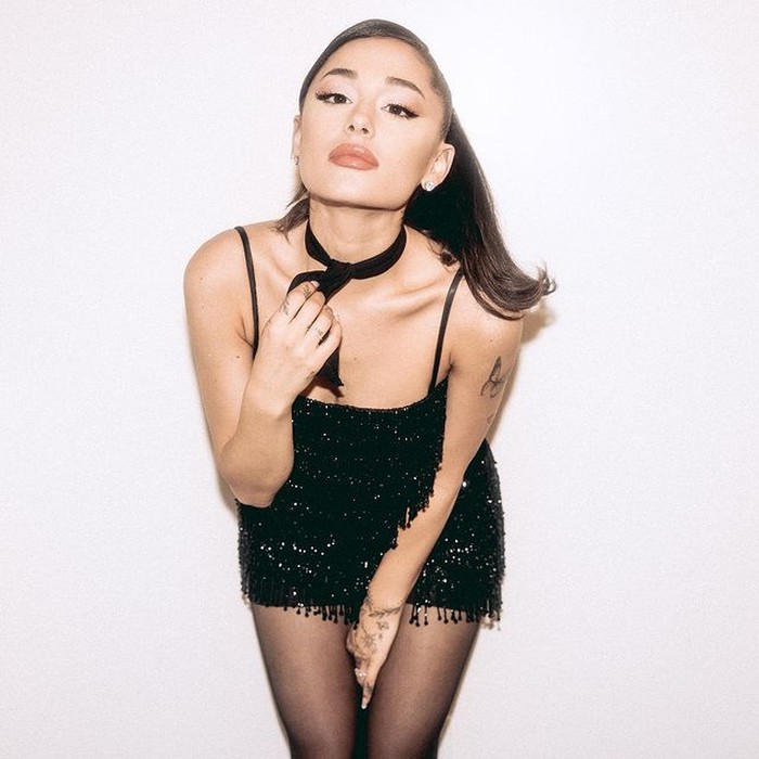 Selanjutnya di posisi 5 ada penyanyi bertubuh mungil dan ciri khas rambut panjang dikuncir, Ariana Grande. Skornya adalah 91.81%, Beauties./Foto: Instagram @arianagrande