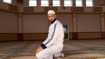 img-title Tata Cara dan Niat Sholat Istikharah yang Benar