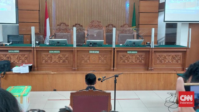 Sembilan dari 10 anggota kepolisian yang dijadikan saksi persidangan hari ini merupakan anggota Polres Metro Jaksel.