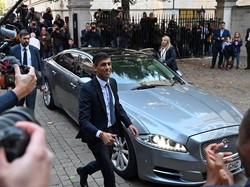 Rishi Sunak Bakal Jadi PM Inggris, Pernah Pura-Pura Miskin Naik Mobil Murah