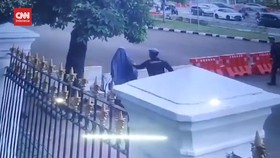 Siti Elina Penerobos Istana Negara Coba Lukai Diri Sendiri