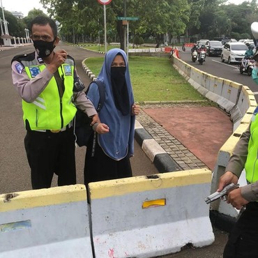 Ini Isi CCTV Saat Wanita Bercadar Nekat Terobos Istana