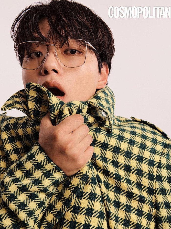Sementara itu, Yeo Jin Goo menjelaskan jika film Ditto akan memberi penonton kesan manis selagi mengingat kenangan di masa lalu, sekaligus refleksi diri di momen saat ini. Nantikan film Ditto yang akan rilis 16 November mendatang ya, Beauties!/ Foto: Cosmopolitan Korea