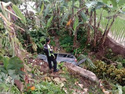 Angkot di Pandeglang Terjun ke Parit, Sopir dan Penumpang Tewas