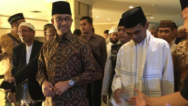 Anies Baswedan dan ustaz Abdul Somad (UAS) masuk daftar capres 2024 Musra relawan Jokowi di Riau.