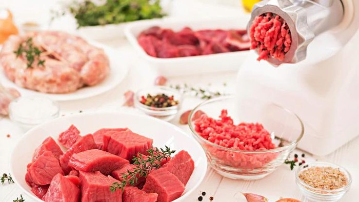 Daging merah hanya dianjurkan untuk dikonsumsi tidak lebih dari 3 porsis seminggu. Lebih dari itu, gangguan pencernaan hingga gagal ginjal dapat terjadi.