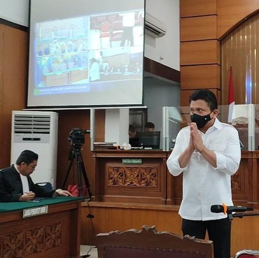 Nggak Nyambung, Sambo Ngaku Peduli pada Istri tapi Asyik Main Bulutangkis