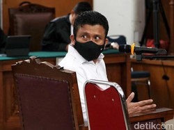 ART Ferdy Sambo Ngaku Dengar Obrolan di Garasi soal Yosua Tewas Ditembak